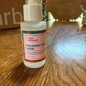 Hyaluronic Acid Serum - White
